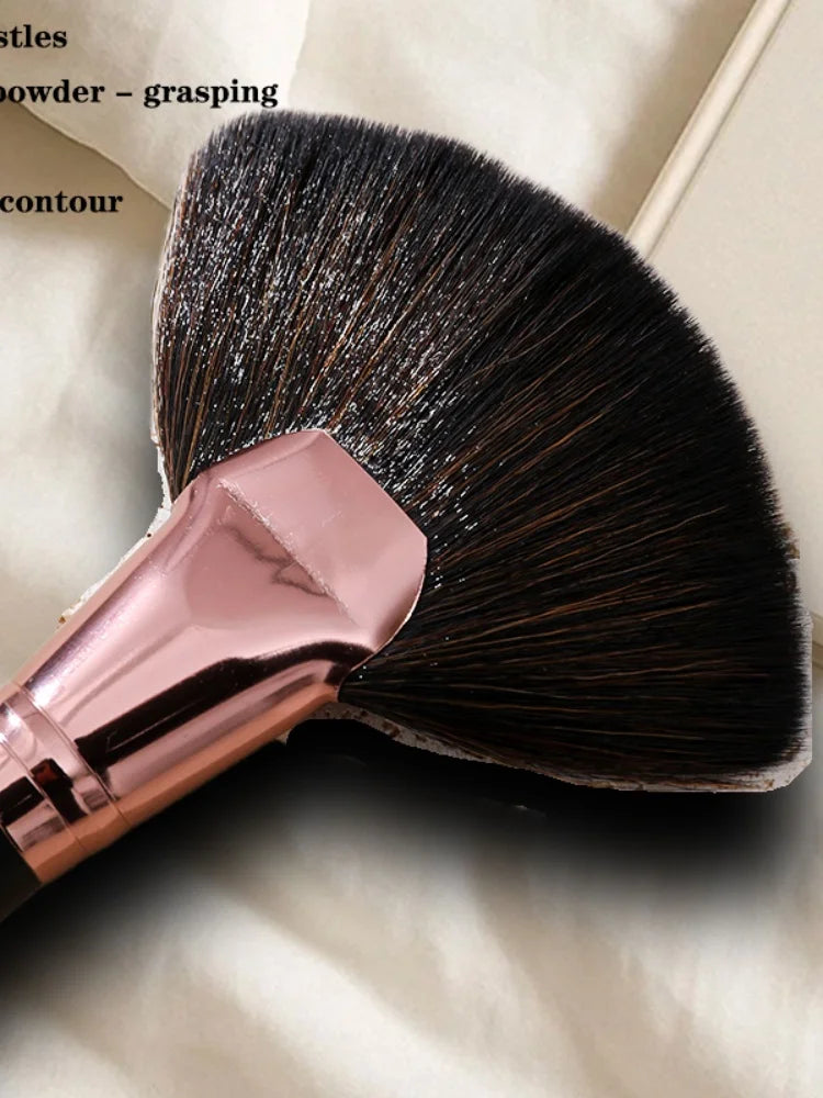 Soft, Skin - Friendly Makeup Brushes! Even Powder - Grabbing, Flawless Application, Comfy Grip, Stylish Design.