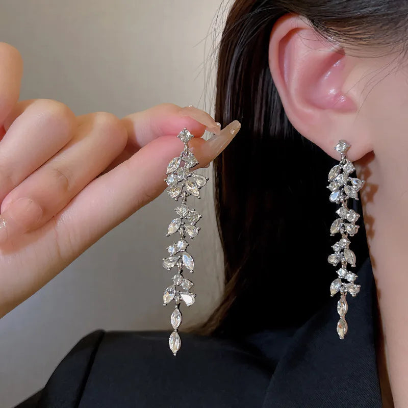 Luxury Leaf Crystal Long Earrings Women Fashion Rhinestone Drop Earring Accessories Statement Gold Color Brincos Shiny Jewelry