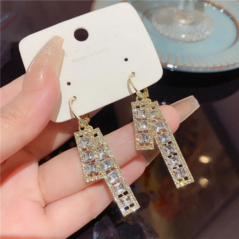 Luxury Leaf Crystal Long Earrings Women Fashion Rhinestone Drop Earring Accessories Statement Gold Color Brincos Shiny Jewelry