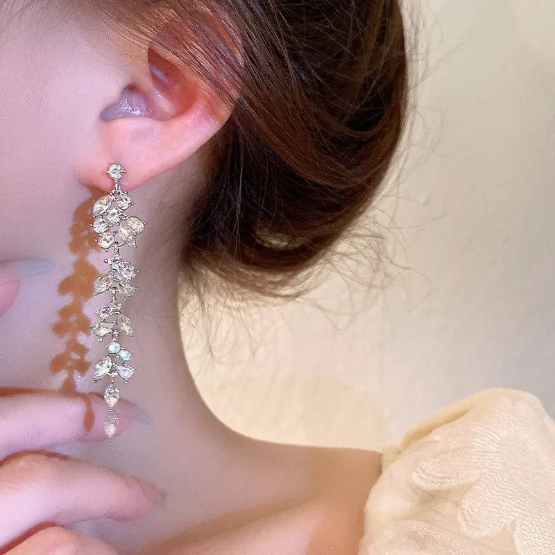 Luxury Leaf Crystal Long Earrings Women Fashion Rhinestone Drop Earring Accessories Statement Gold Color Brincos Shiny Jewelry
