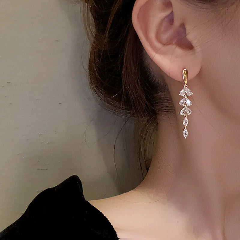 Luxury Leaf Crystal Long Earrings Women Fashion Rhinestone Drop Earring Accessories Statement Gold Color Brincos Shiny Jewelry