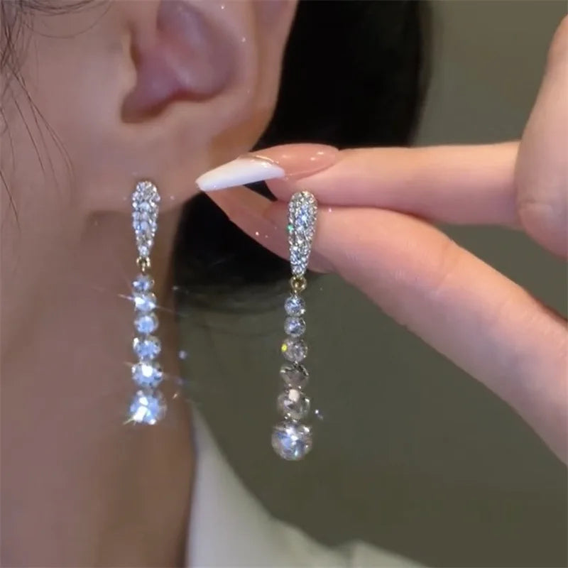 Luxury Leaf Crystal Long Earrings Women Fashion Rhinestone Drop Earring Accessories Statement Gold Color Brincos Shiny Jewelry