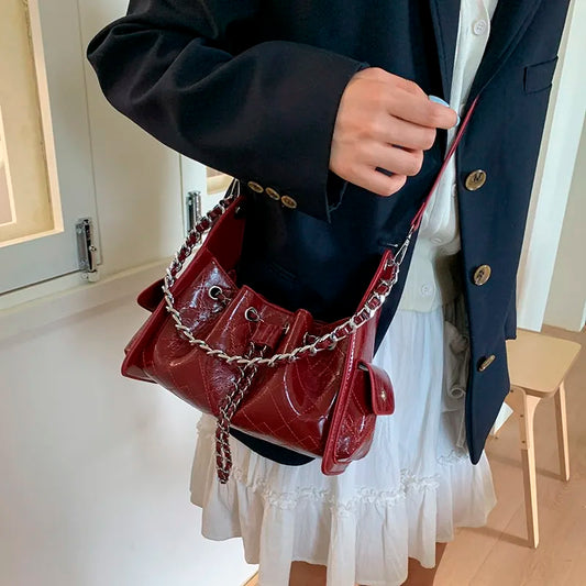 Luxury Minimalist Shopper Bag for Women with Trendy Logo Large Capacity Solid Color Elegant Style and Leather Material